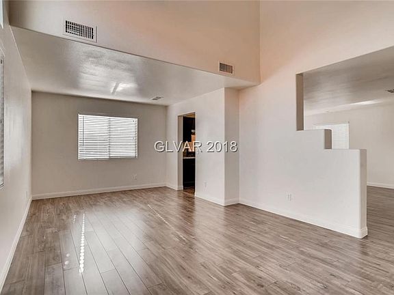 2nd image of 9418 Graceful Gold St
