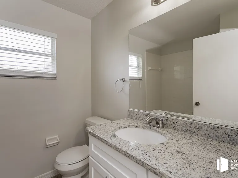 1081 Gary Dr — Photo 13
