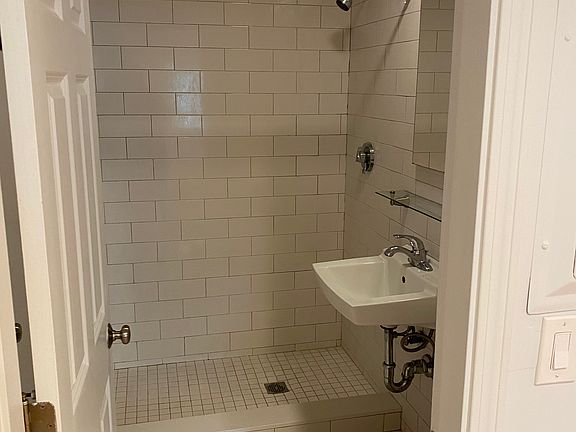5th image of 15 Euston Rd APT 17