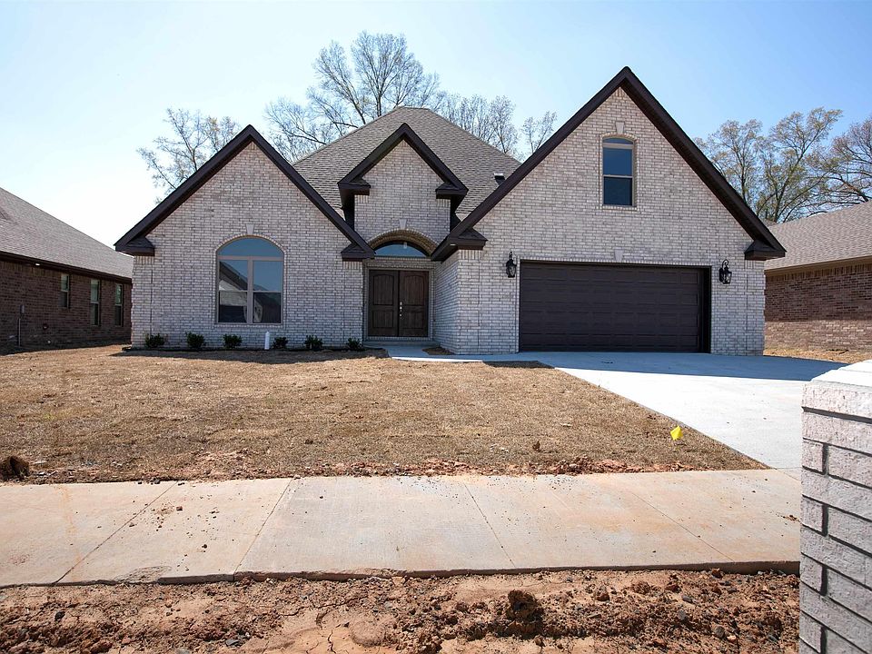 1st image of 68 Lucia Ln