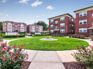 Roanoke Court Apartments, Kansas City, MO 64111