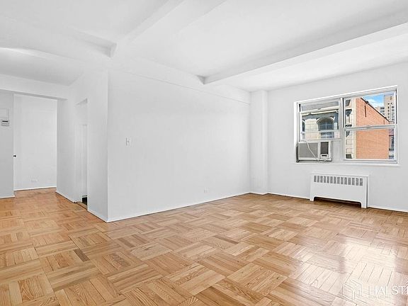 2nd image of 550 Grand St APT J6c