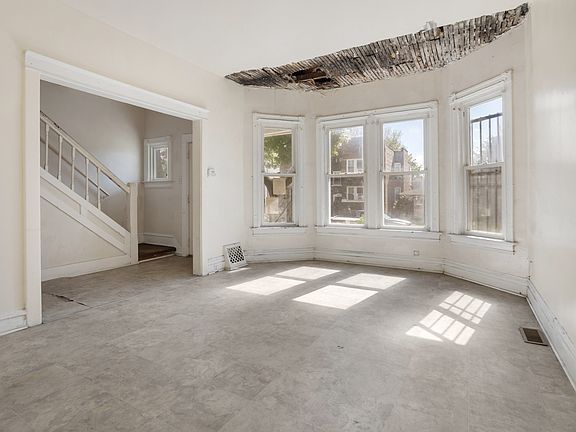 4th image of 820 E 90th Pl