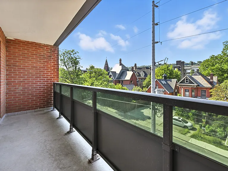 116 Charlton Ave W — Photo 6
