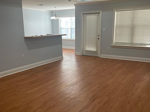 3rd image of 18 Clear Springs Ct