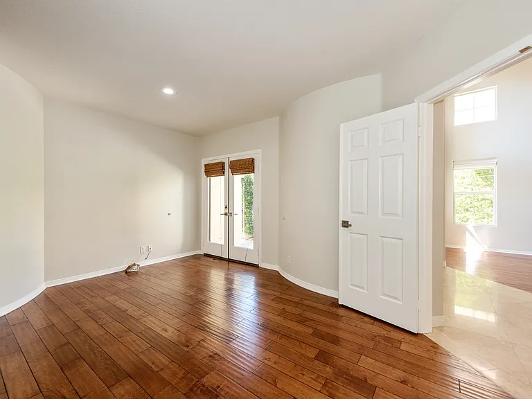 6 Westchester Ct — Photo 36