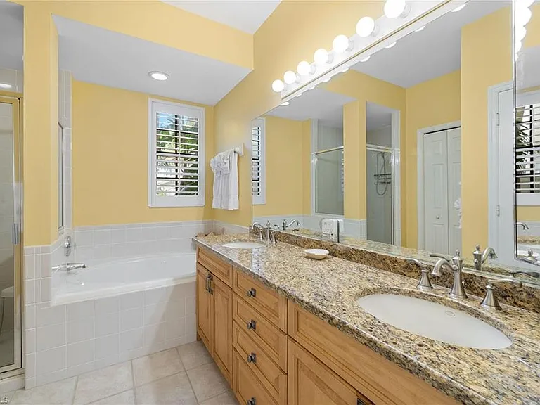 27190 Oakwood Lake Dr #102 — Photo 19
