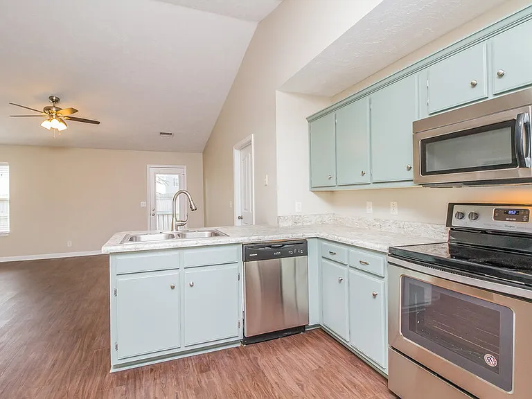 1147 Melvin Dr — Photo 7