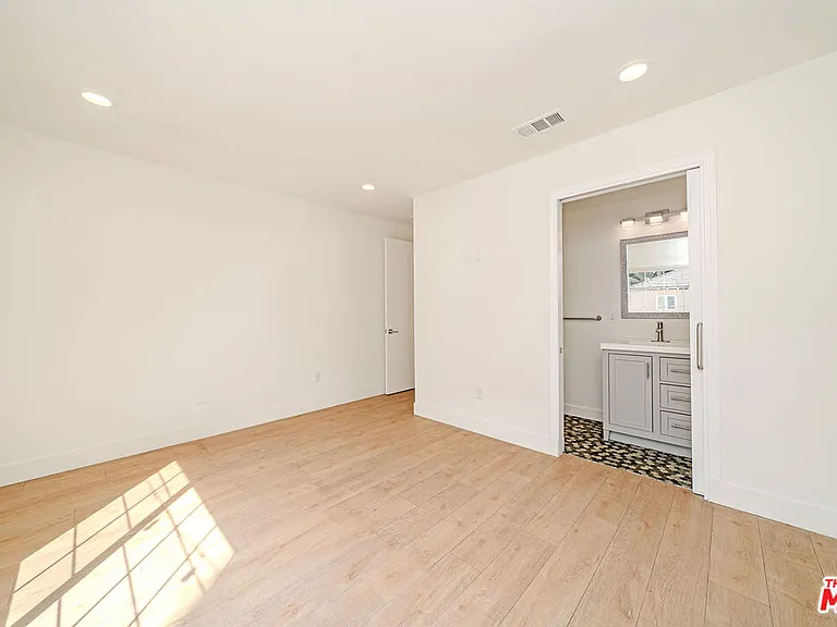 5430 Monroe St — Photo 17