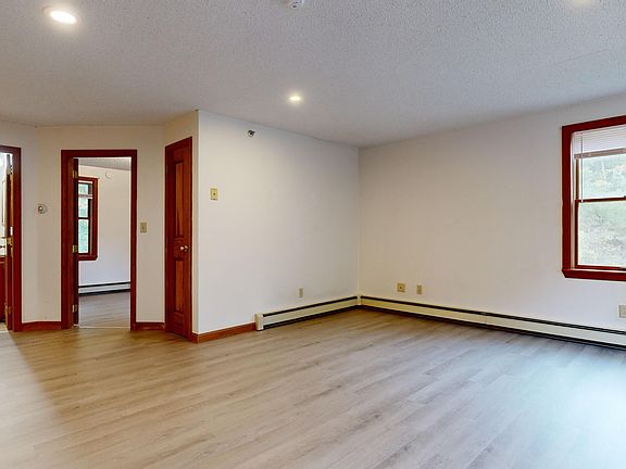 3rd image of 1 Ledgeview Ln APT 7