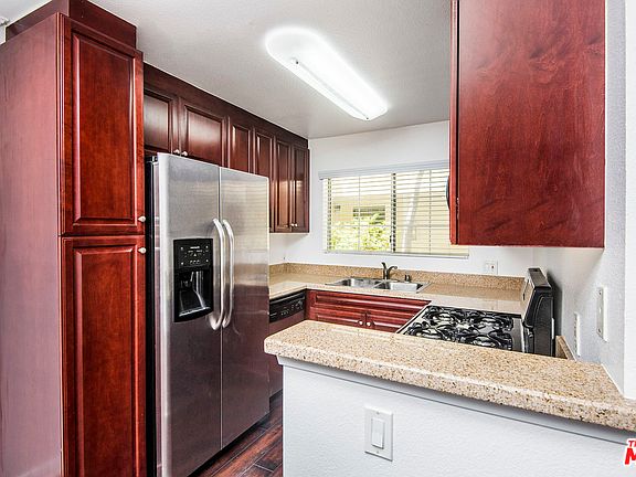 3rd image of 21450 Burbank Blvd APT 117