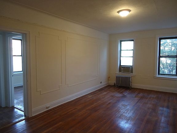 4th image of 32-16 Crescent St #A3k