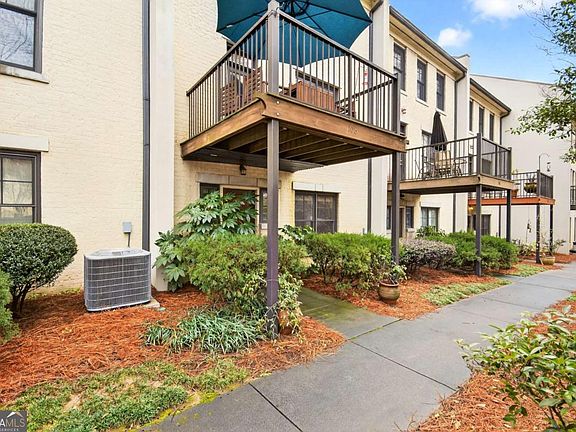 3rd image of 108 Knob Hills Cir