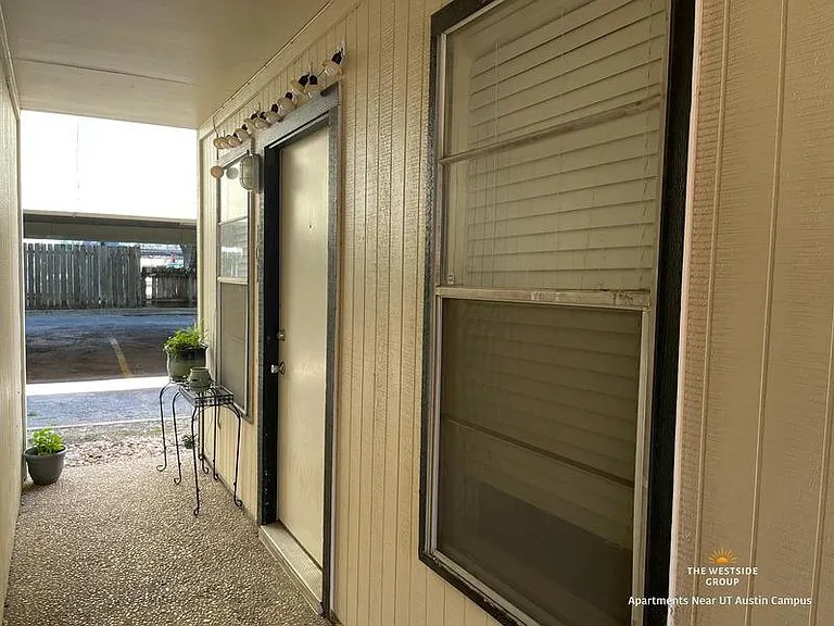 Hyde Park Court — Photo 18
