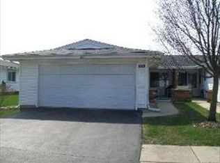1068 Mohegan Ln, Schaumburg, IL 60193