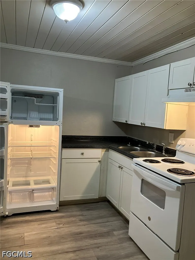 2 bed, 1.0 bath, 704 sqft, $1,200 — Photo 3
