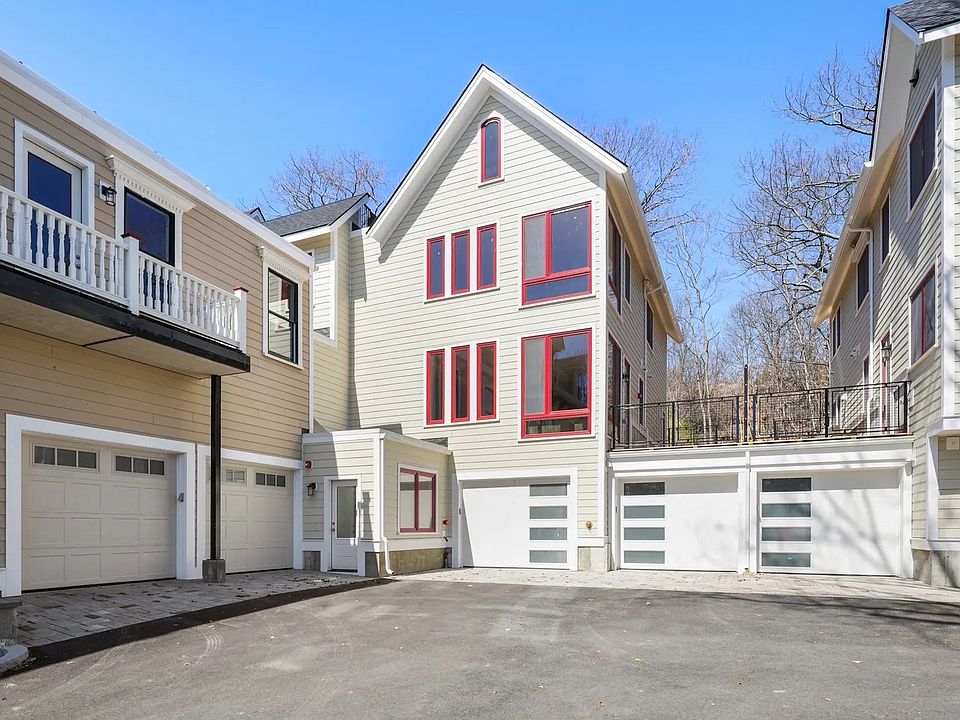 1st image of 147 Grampian Way #4