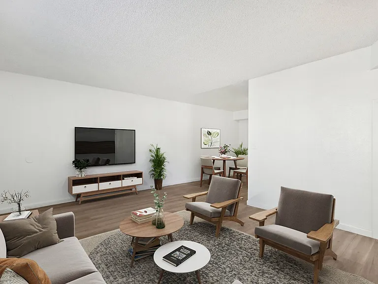 Two Five Greenway Apartments — Photo 36