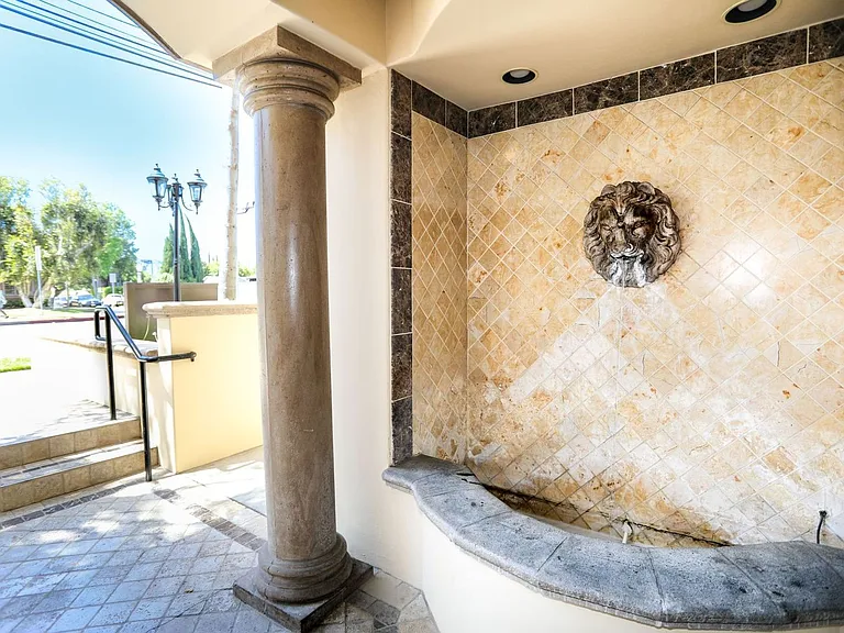 11321 Moorpark St — Photo 13
