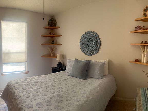 queen size bed, adjustable head and foot, excellent, high quality mattress