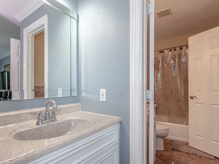 Riverwalk Apartment Homes — Photo 43