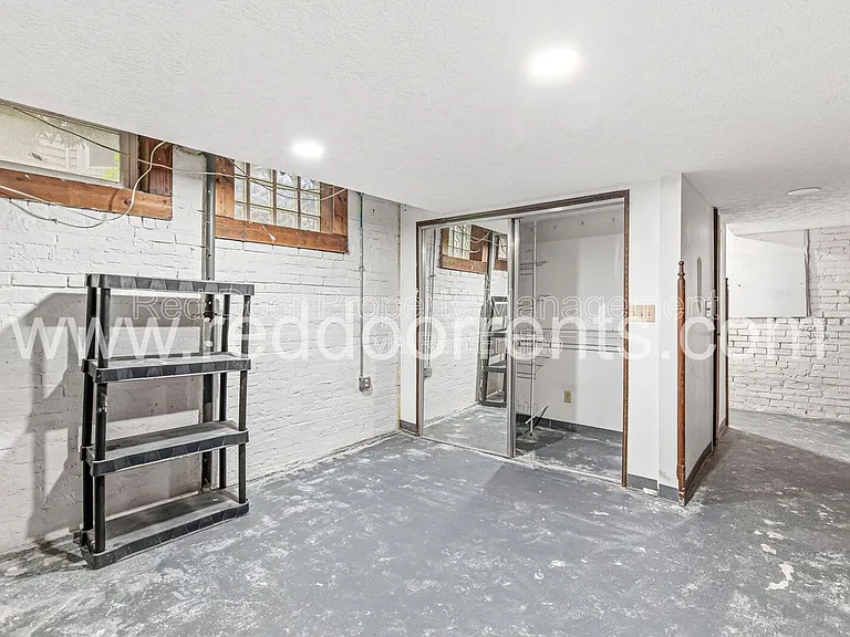 71 W High St — Photo 36