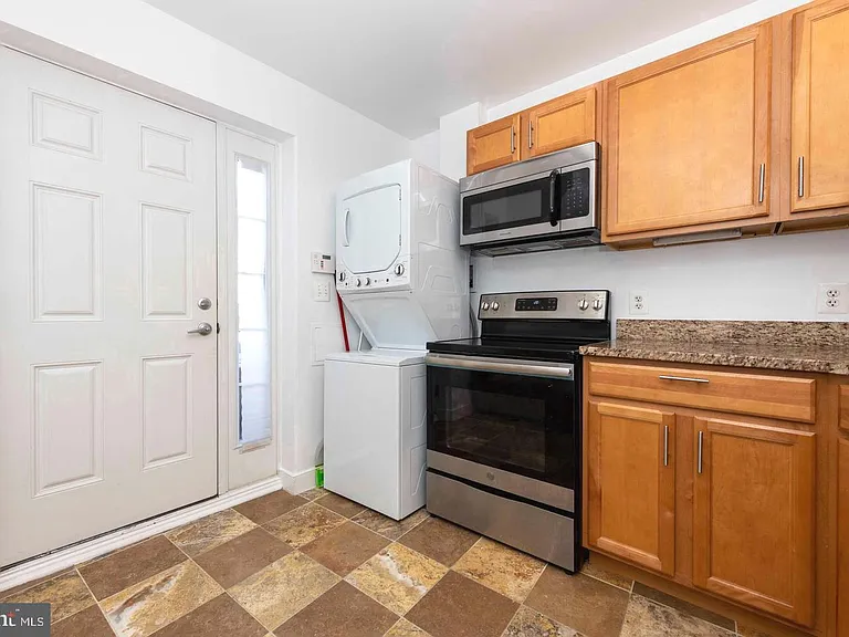 514 Hobart Pl NW #1 — Photo 6