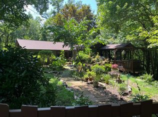 209 Woods End Dr, Hendersonville, NC 28739