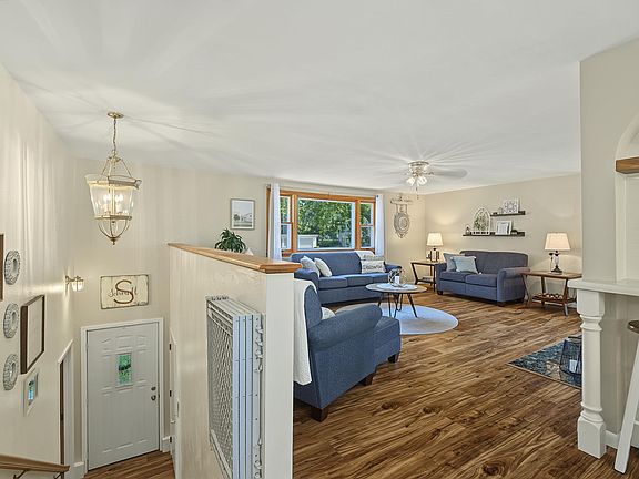 2nd image of 511 Saint Clare Ct