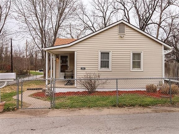 3rd image of 1014 E Smith Ave