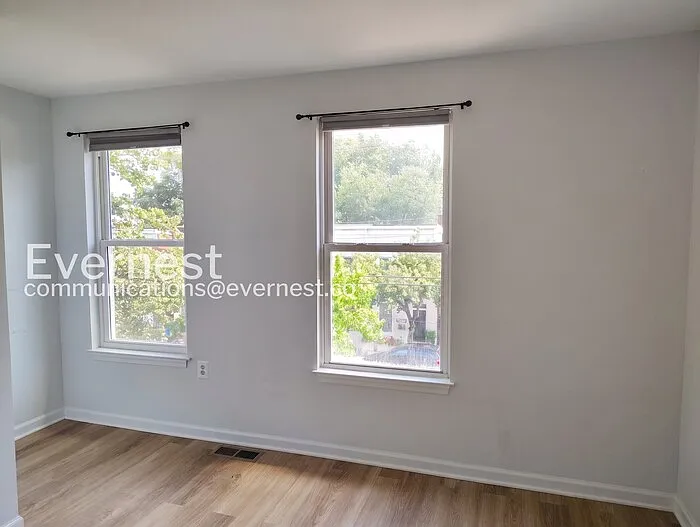 217 E 5th St — Photo 6