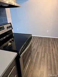 328 E Elmwood Ave #6 — Photo 5
