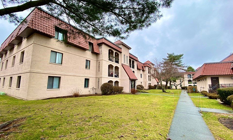 1st image of 685 Oak St #27-6
