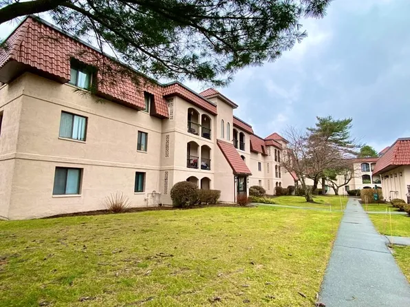 685 Oak St #27-6, Brockton, MA 02301