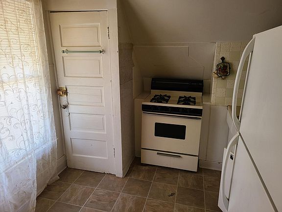 4th image of 306 N Jefferson St #5