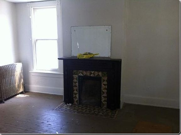 3rd image of 404 Lombardy St
