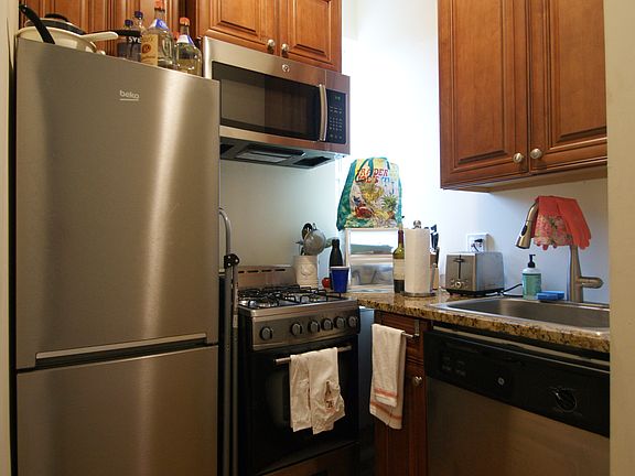 5th image of 42 Morton St APT 14
