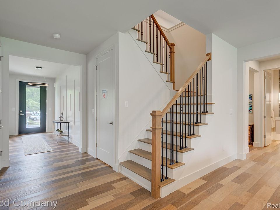 812 Irving Ave, photo 6