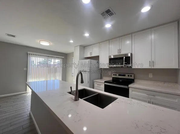 408 W Blackhawk Dr APT 1, Phoenix, AZ 85027
