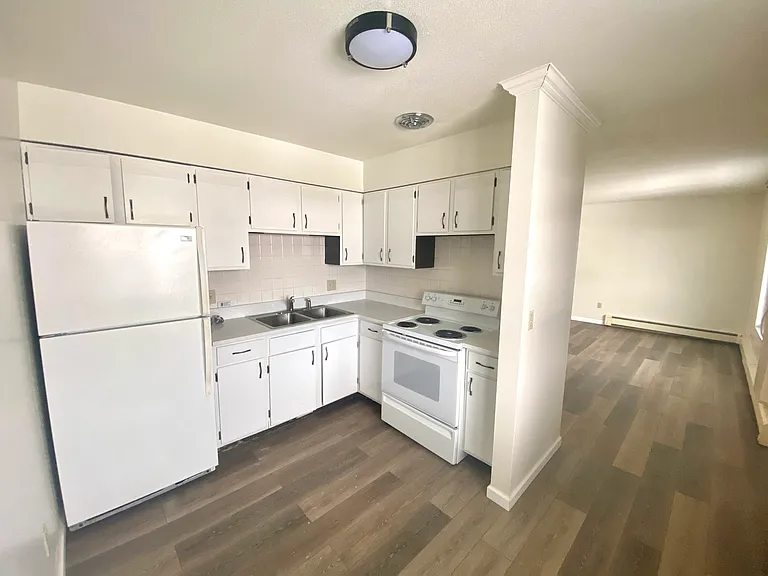 Oakcrest Street Apartments — Photo 11