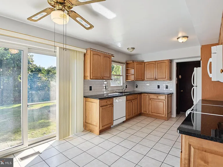 12319 Manvel Ln — Photo 4