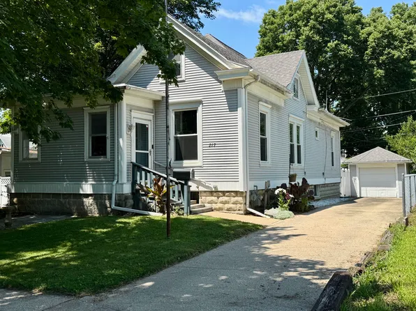 217 E Elmwood St, Pontiac, IL 61764