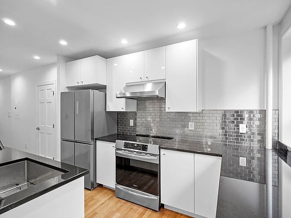 4th image of 264 6th Ave APT 2G