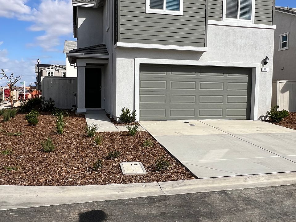1st image of 301 Hammock Pl
