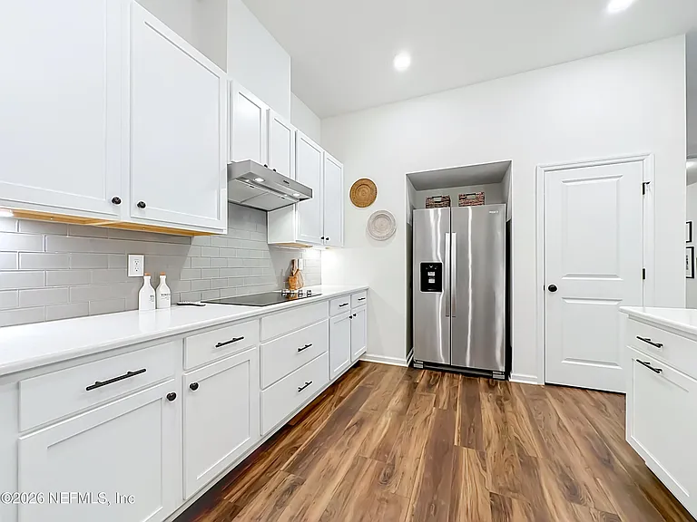 826 Flach Dr — Photo 10