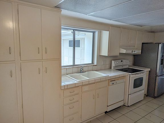 2nd image of 142 N Naranja Avenue