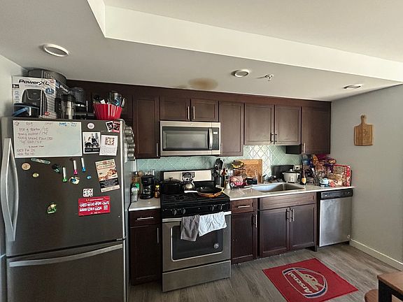 4th image of 1323 W Morse Ave #402
