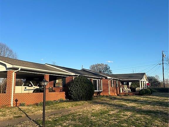 3rd image of 205 Gate St