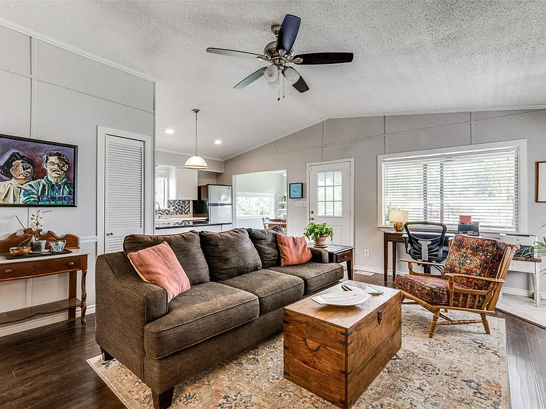 1813 Oak Shore Dr — Photo 3