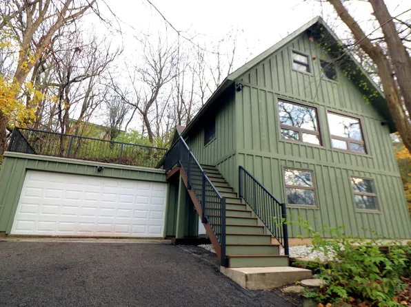 3104 E Lake Shore Dr, Wonder Lake, IL 60097